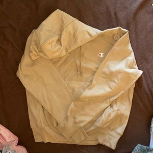 Champion Hoodie. Never worn !! Size M. Color brown